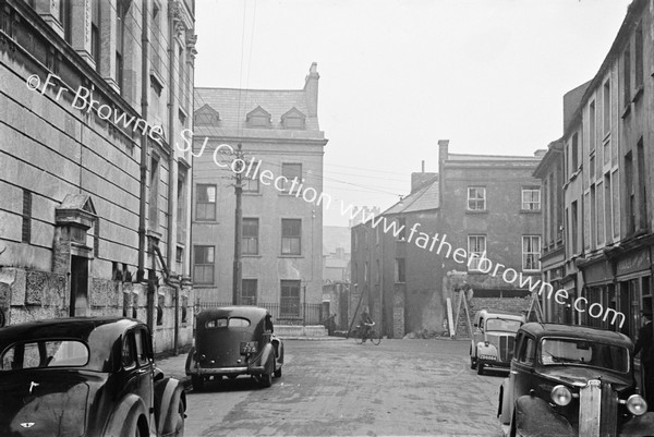 OLD FRANCISCAN PRIORY  LIBERTY STREET  OLD HOUSE SEEN FROM SIDE OF COURTHOUSE ON LEFT